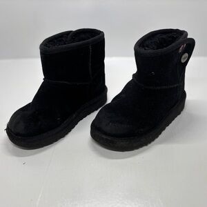 UGG Jona Mini Boot in black kids size US 10 EU 27.5